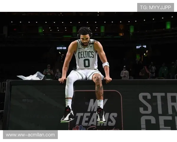 凯尔特人塔图姆高空飞扣，绝佳身体素质展现