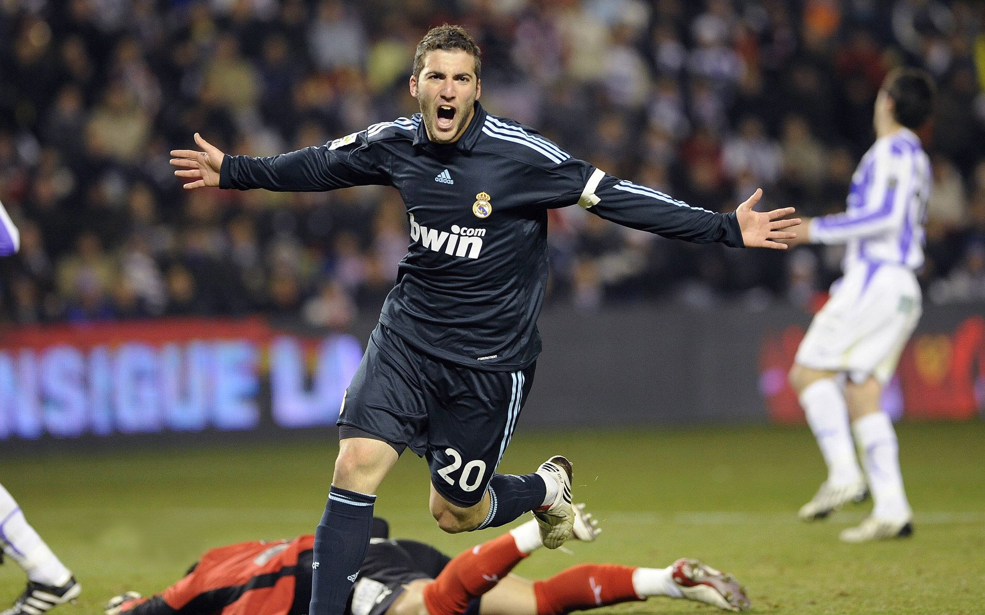 欧冠第四轮：AC米兰双杀小组对手 时隔多年再现铁血防线